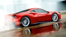 Video – Copiii au transformat un Ferrari de 428.000 de euro într-un tobogan. Proprietarul și-a dat în judecată vecinii