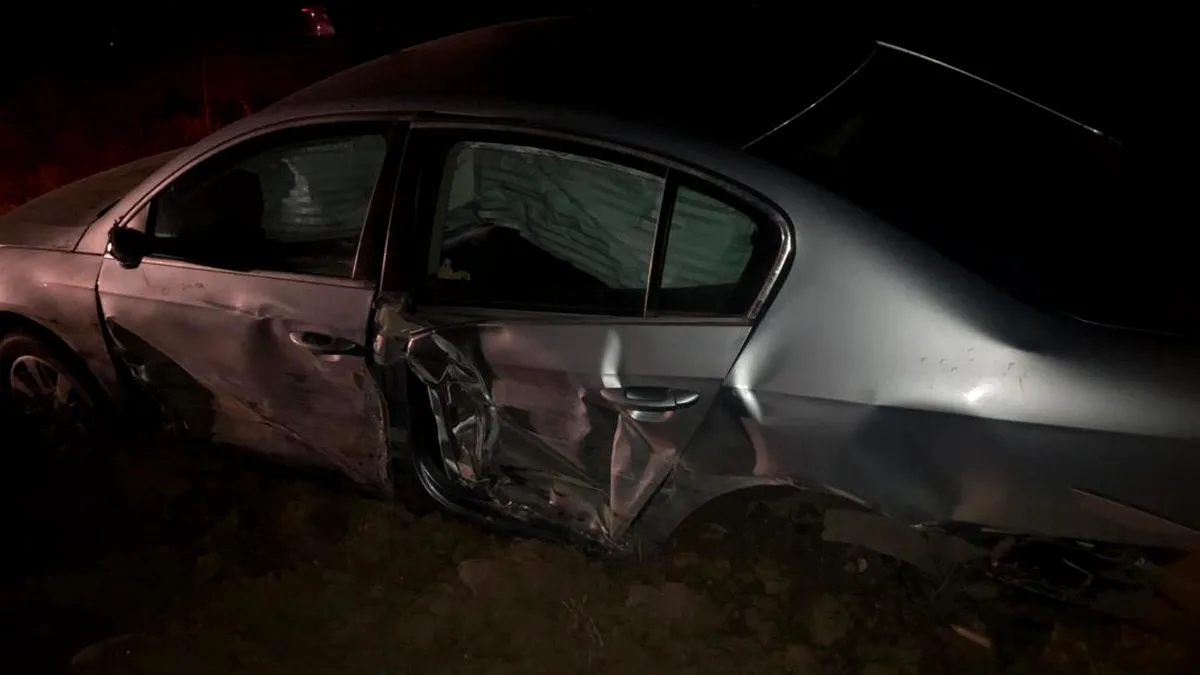 O șoferiță băută a provocat un accident în care două mașini s-au răsturnat - FOTO