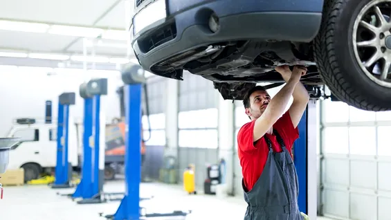 Repară acum, economisește la următoarea vizită în service: cum funcționează voucherul de 5%