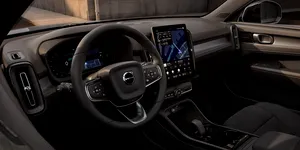 Volvo va introduce mai multe butoane în interiorul viitoarelor modele, dar nu va renunța la ecrane