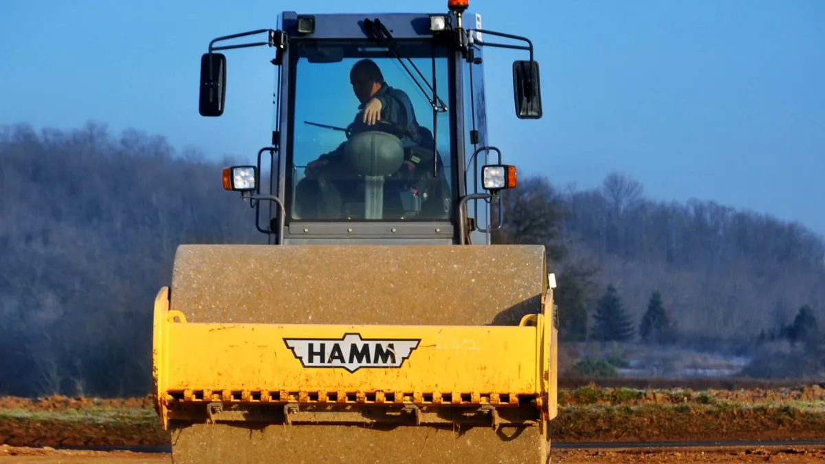 Presa de la Sofia: Autostrăzile bulgare sunt ca niște monumente istorice, construcția lor durează de secole. România bate recorduri