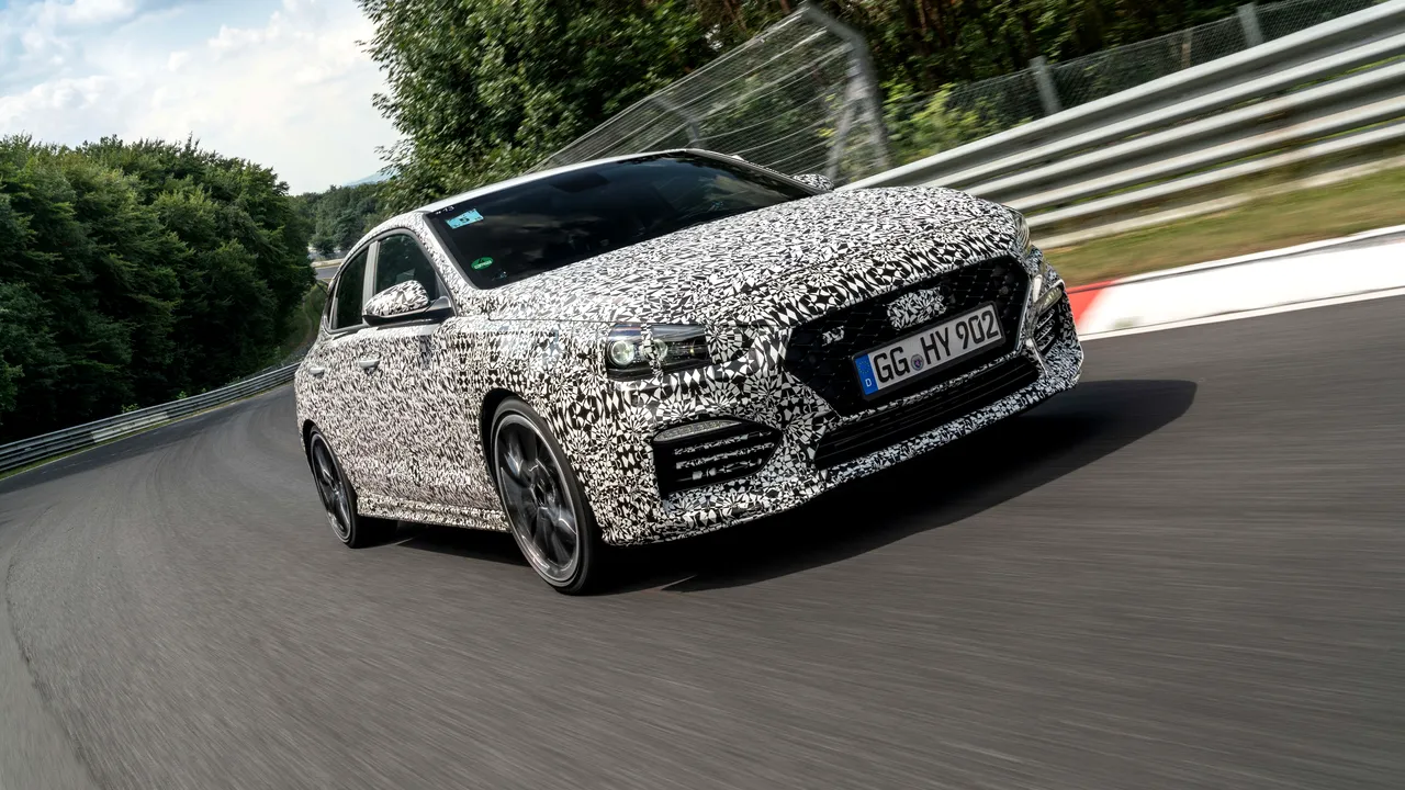 1-hyundai-i30-fastback-n-front 