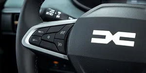 Cel mai folosit buton la o mașină Dacia modernă: Cel care anulează noile sistemele de siguranță