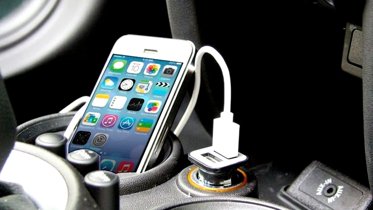 4-iphone-in-car-thumb800 