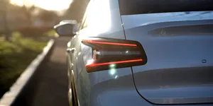 Dealerul refuză rezilierea contractului de leasing unui bătrân de 94 de ani, aflat în scaun cu rotile. Rata lunară: 700 euro