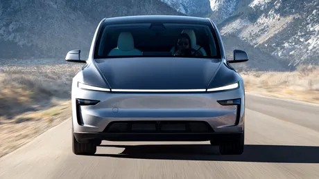Tesla cheamă în service peste 20.000 de modele din cauza farurilor prea puternice
