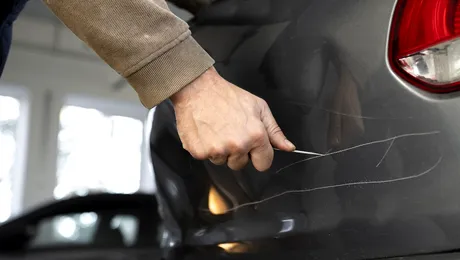 Ai găsit mașina vandalizată? Ce trebuie să faci și când poate interveni asigurarea auto