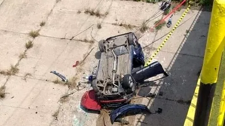 Accident misterios în Olt. Un tânăr a murit după ce s-a răsturnat cu mașina într-un canal - FOTO