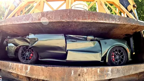 Un Dodge de 700 CP a fost strivit de autorități: lecție pentru cei care transformă strada în pistă