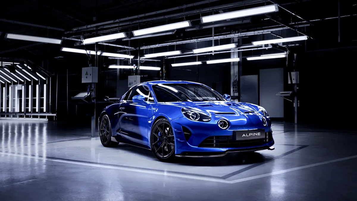 Următoarea generație de Alpine A110 va avea și motor termic, pe lângă cel electric