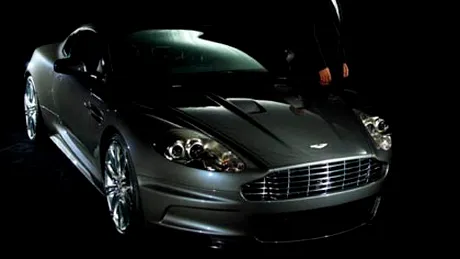 James Bond şi Aston Martin DBS