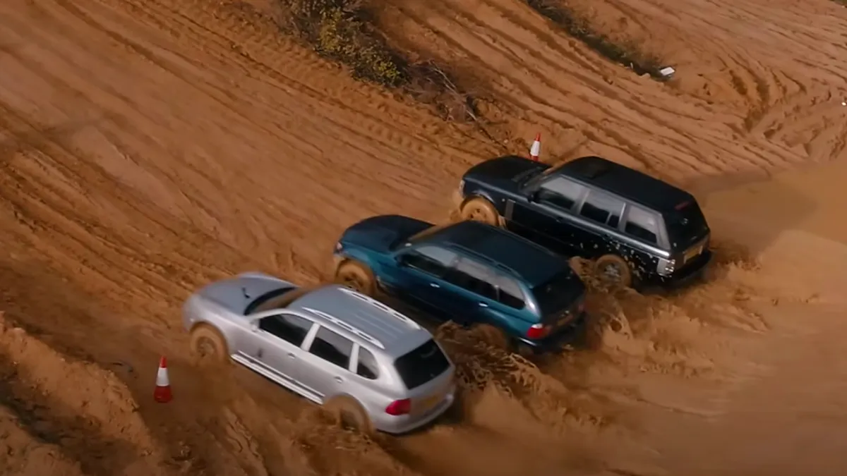 Întrecere off-road între Porsche Cayenne, BMW X5 și Range Rover (VIDEO)