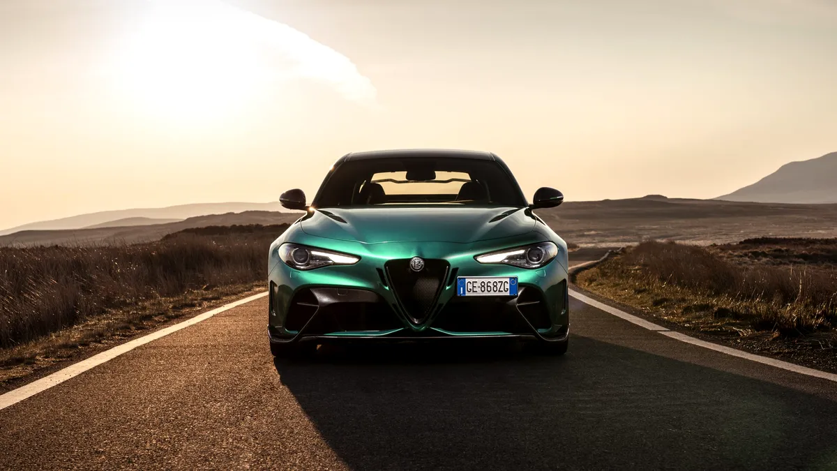 Mercedes-AMG și BMW M în ședință. Alfa Romeo lansează noile Giulia GTA și Giulia GTAm