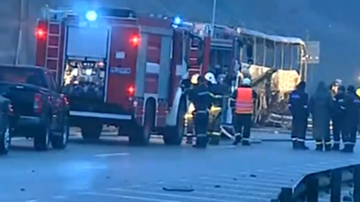 VIDEO. Tragedie pe o autostradă din Bulgaria: 46 de oameni au murit într-un autocar care a luat foc