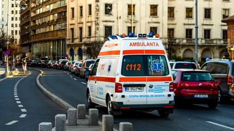 Este legal să treci pe roșu pentru a face loc ambulanței sau pompierilor?