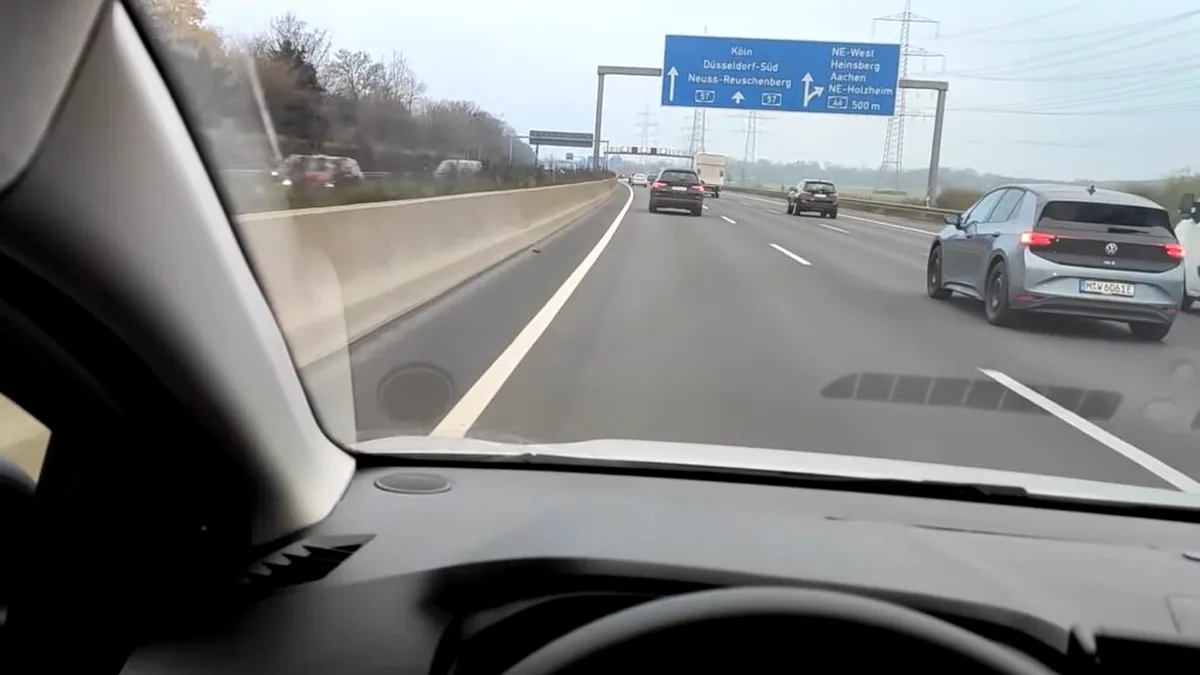 Dacia Sandero pe GPL a fost testată pe Autobahn. Modelul autohton a prins 178 de km/h - VIDEO