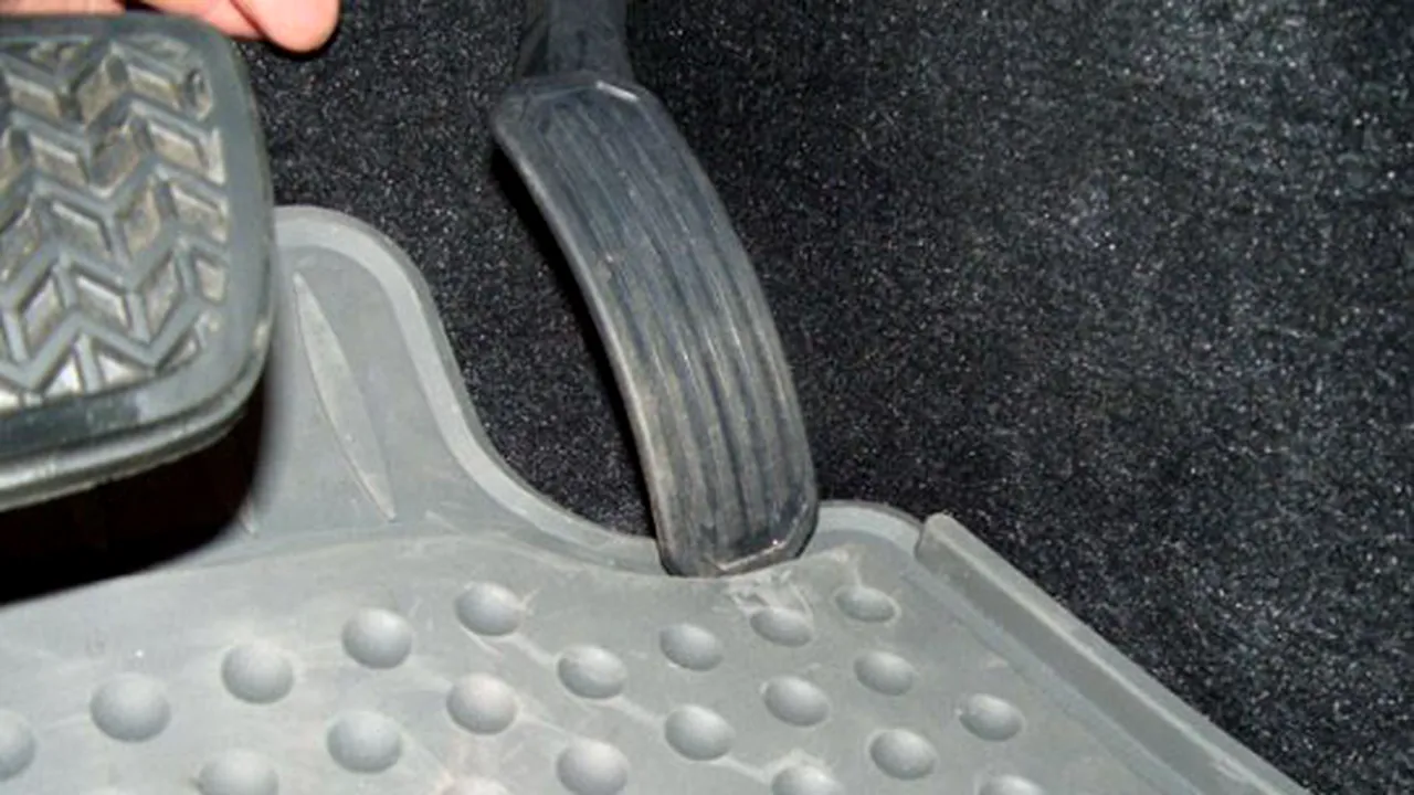 1-toyota-recall-pedal 