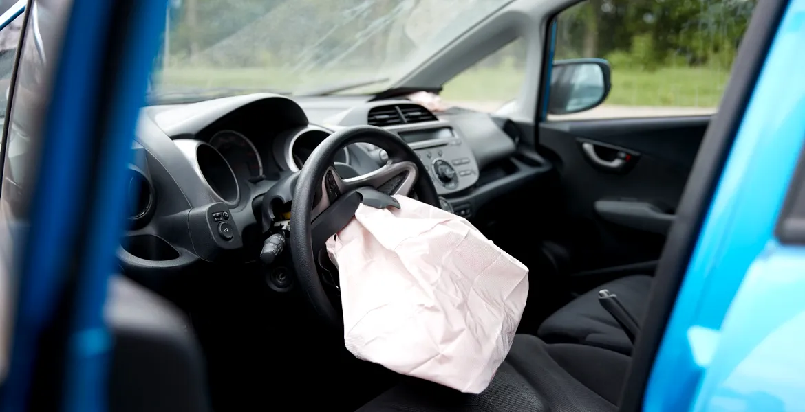 În ce cazuri se declanșează airbag-urile la o mașină? Ce se întâmplă dacă nu ai centura?