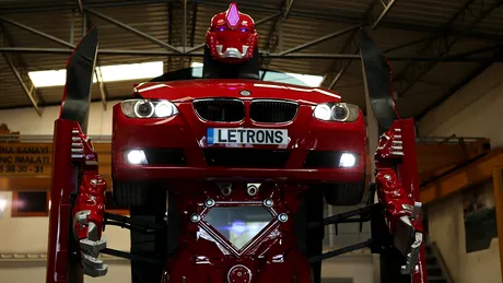 Cum arată un BMW modificat în stilul Transformers? Este perfect funcțional - VIDEO
