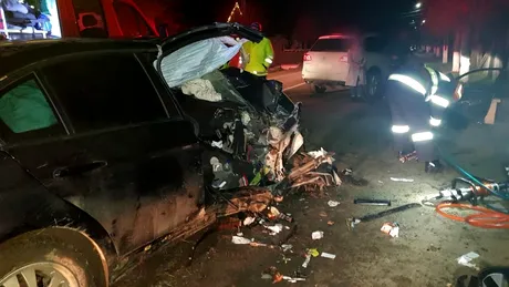 Accident grav în județul Suceava, după ce un BMW a lovit un cap de pod - VIDEO