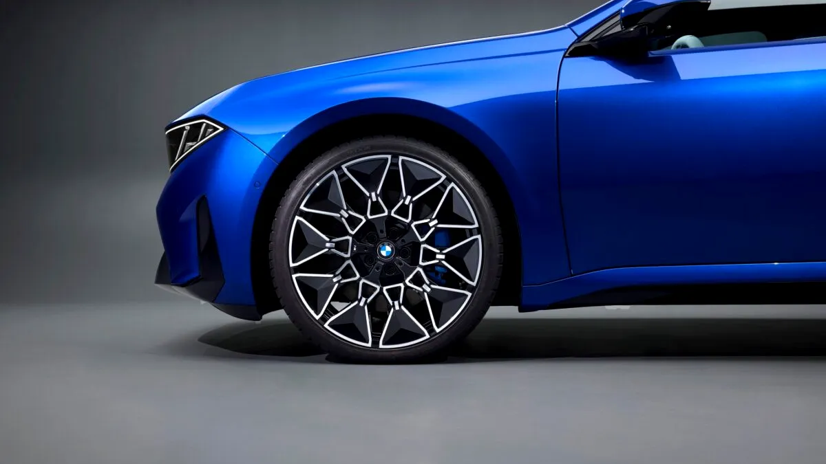 BYD promite autonomie de 500 km în 5 minute. BMW spune că asta vine cu un risc major