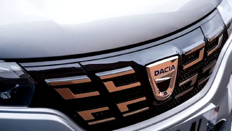 Proprietarul unei Dacia Spring a avut o mare surpriză când a ridicat capota - VIDEO