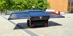 Tesla a dezvăluit o remorcă dotată cu panouri solare