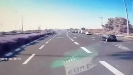 Momentul în care o rachetă lovește o autostradă din Israel - VIDEO