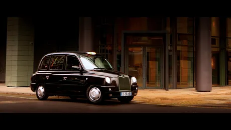 Taxiul clasic londonez se află în pericol. Ce maşini aşteaptă să îi ia locul