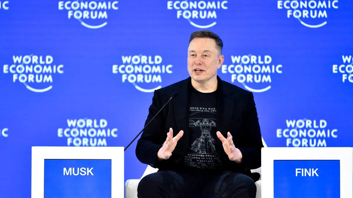 Elon Musk a anunțat la Davos că va lansat sistemul FSD în Europa „sperăm luna viitoare”