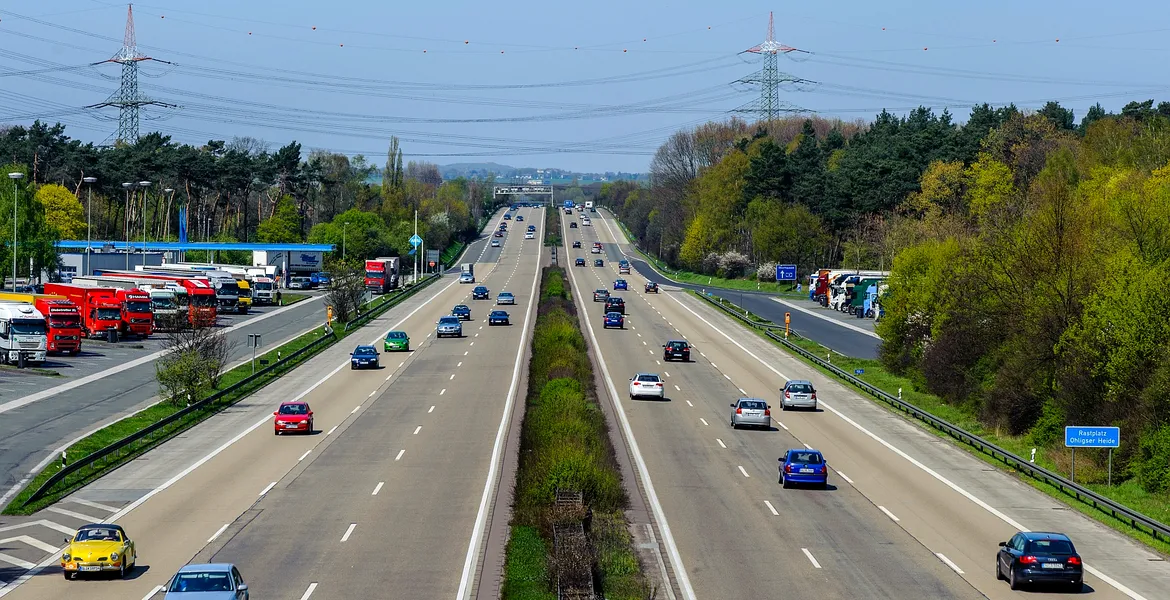 Infotrafic: Restricții de trafic pe autostrăzile A1 și A2