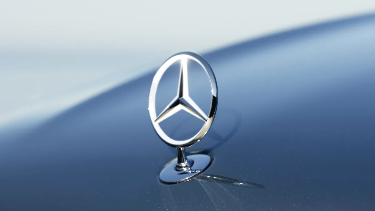 Proiectul de lege al americanilor privind autovehiculele chinezești nu va interzice Mercedes-Benz în SUA. Aston Martin și Lotus, în schimb, ar putea fi interzise