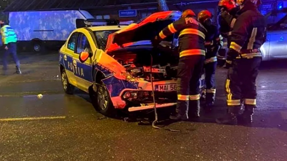 Mașină de poliție, aflată în misiune, lovită de un autobuz STB