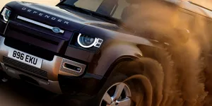 Defender 110 disponibil la Țiriac Auto, între tradiție 4×4 și confort de SUV modern