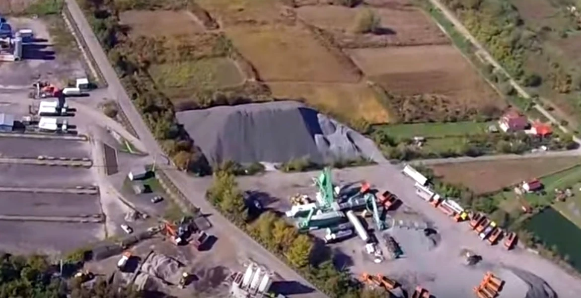 VIDEO Filmare din avion cu autostrada A1 Lugoj-Deva. Cum arată bucata de drum pe care şeful CNADNR ar vrea s-o inaugureze anul acesta