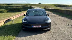 Tesla aduce Grok în România. Asistentul AI ajunge pe Model 3, Model Y, Model S și Model X printr-un update gratuit