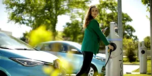 Studiu | Cele peste 10.000 de puncte de încarcare a mașinilor electrice din România stau nefolosite 95% din timp