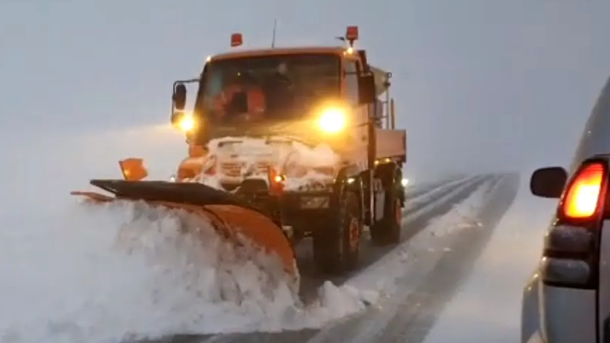 Traficul pe Transalpina, restricționat din cauza zăpezii - VIDEO