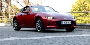 Test Drive cu Mazda MX-5 RF 2025 – Senzații tari, de modă veche