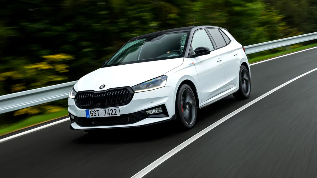 Škoda Fabia va beneficia de un facelift, dar și de un sistem de propulsie hibrid 