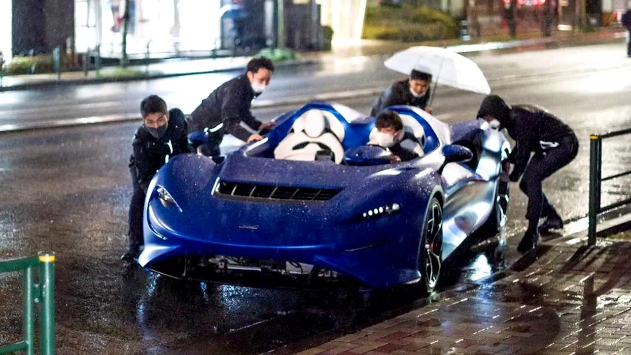 mclaren-elva-caught-in-the-rain 