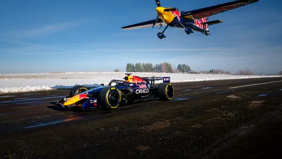 FOTO Primele monoposturi de Formula 1 din 2026 au fost prezentate de Red Bull și VCARB. Începe primul an de parteneriat cu Ford