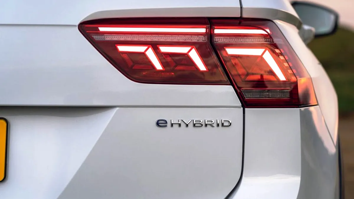 Volkswagen suspendă comenzile la unele modele hibrid plug-in