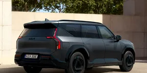 Kia introduce versiunea EV9 Black Edition în gama europeană. SUV-ul electric țintește Hyundai Ioniq 9 și Volvo EX90