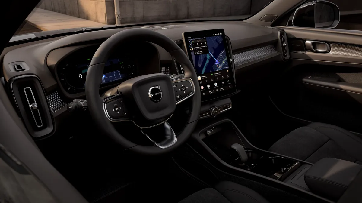 Volvo va introduce mai multe butoane în interiorul viitoarelor modele, dar nu va renunța la ecrane