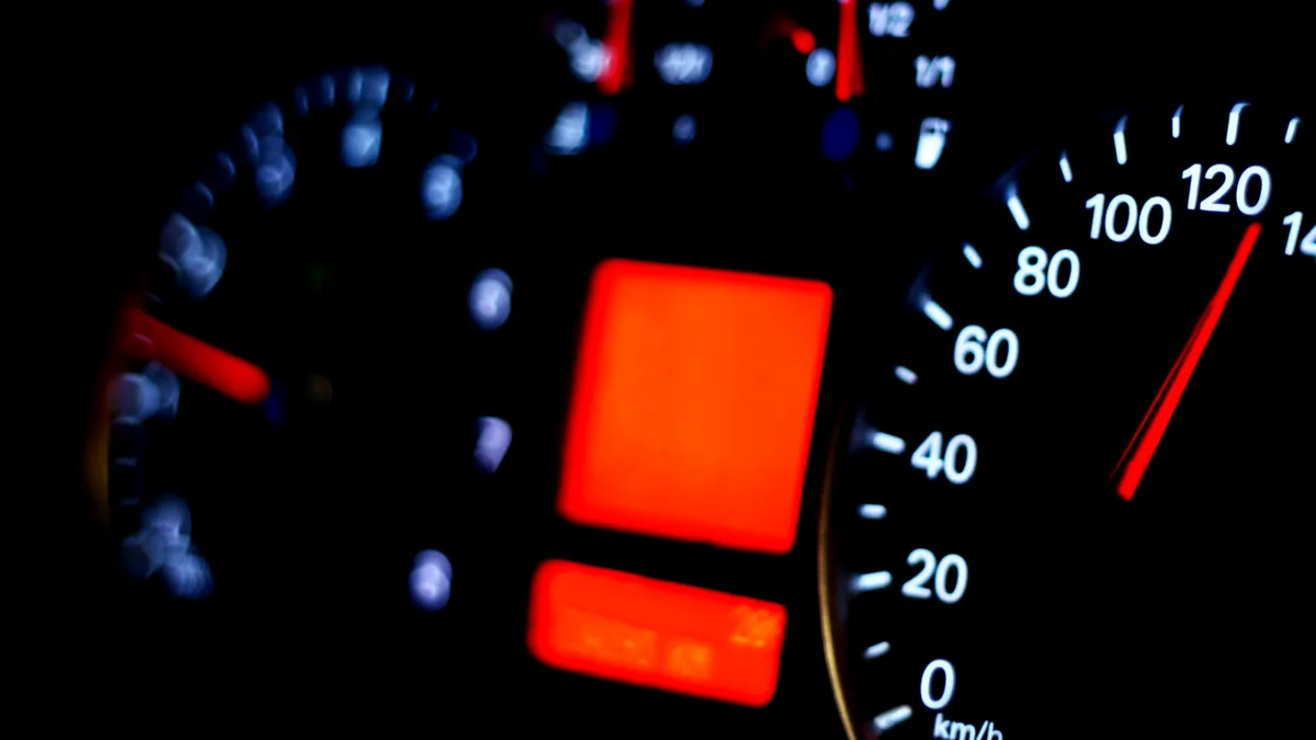 Limitele de viteză în localitate în 2025: Ce se schimbă, ce rămâne neschimbat, care sunt amenzile în vigoare