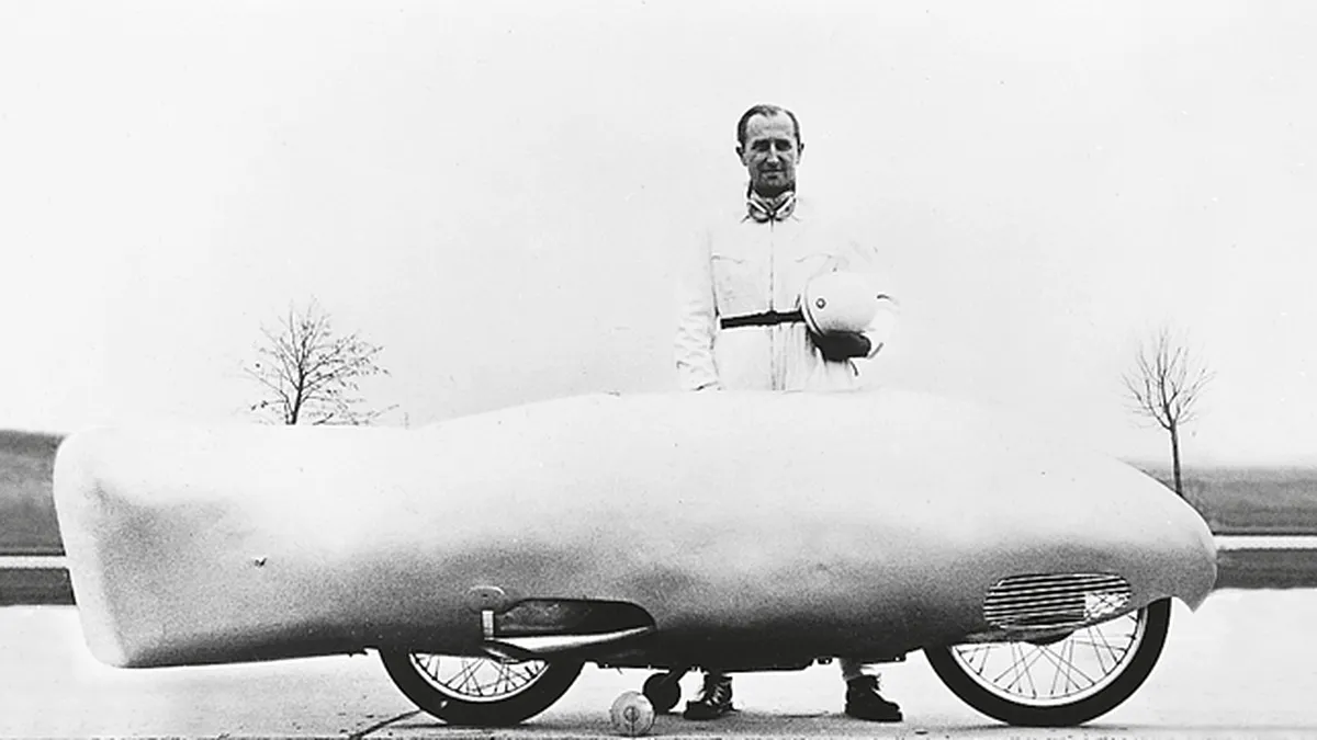 80 de ani de la recordul mondial de viteză al lui Ernst Henne: 279,5 km/h cu o motocicletă