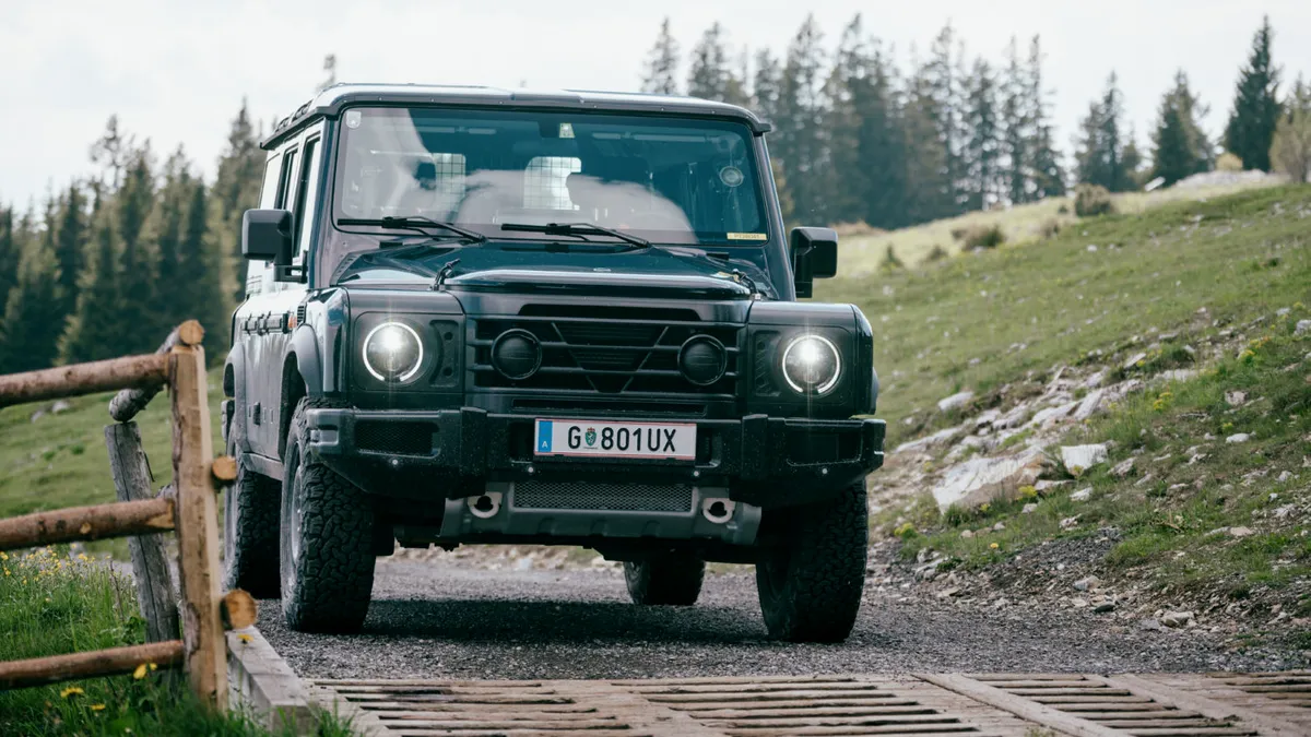 Ineos Grenadier intră oficial în producția de serie. Acesta este SUV-ul inspirat de originalul Defender