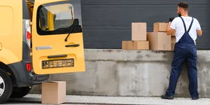 O divizie a gigantului DHL intră în România printr-un parteneriat cu un mare retailer internațional