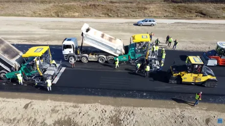 Autostrada A1 Sibiu - Pitești: A început asfaltarea primului tronson, între Sibiu și Boița - VIDEO